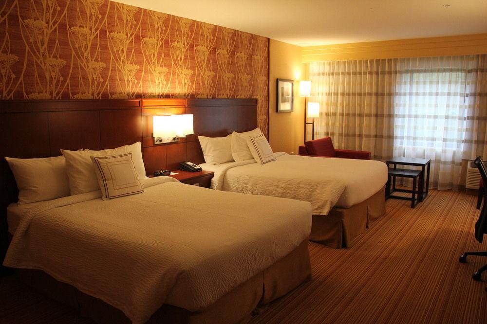 Отель Courtyard By Marriott Онеонта Экстерьер фото