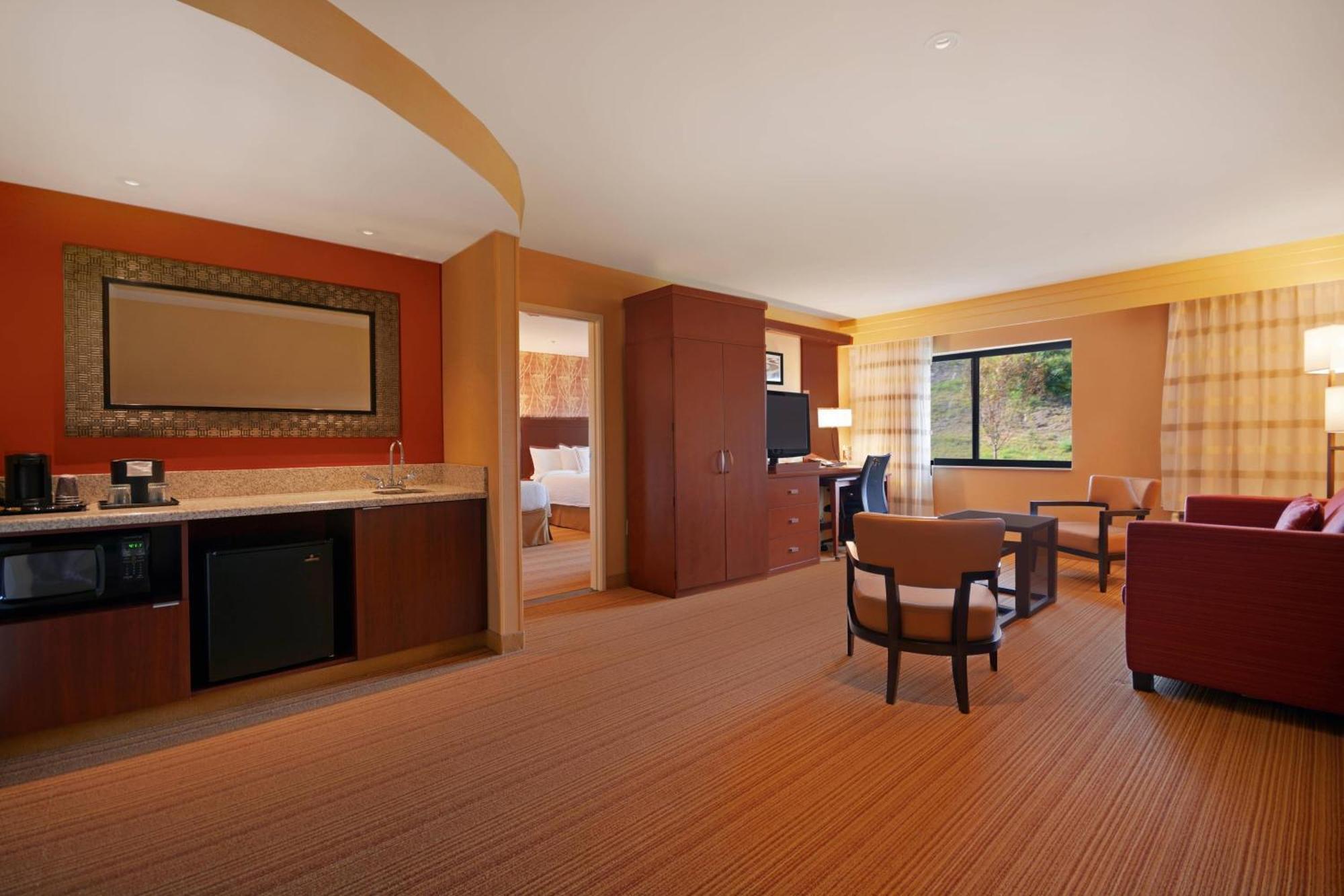 Отель Courtyard By Marriott Онеонта Экстерьер фото