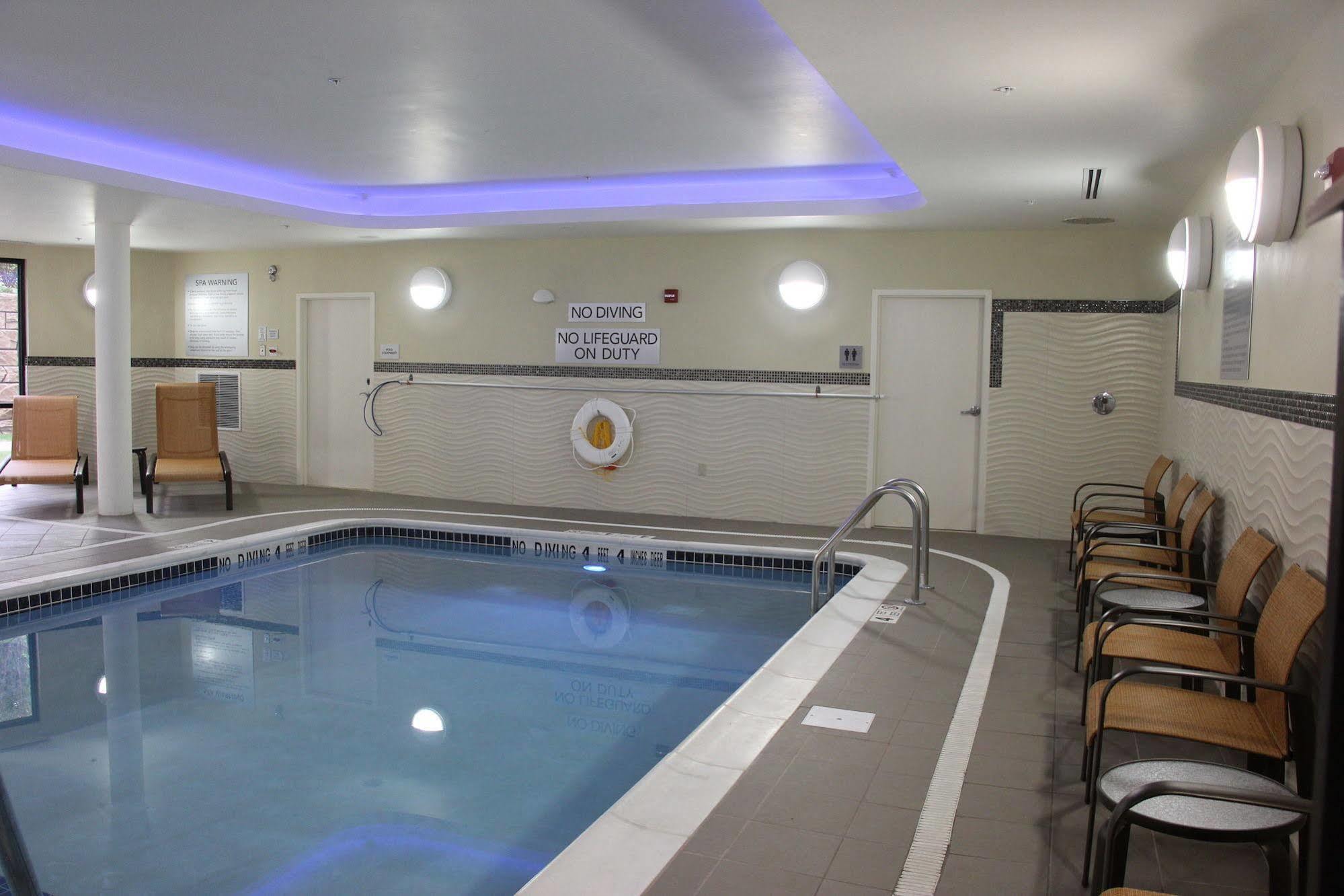 Отель Courtyard By Marriott Онеонта Экстерьер фото